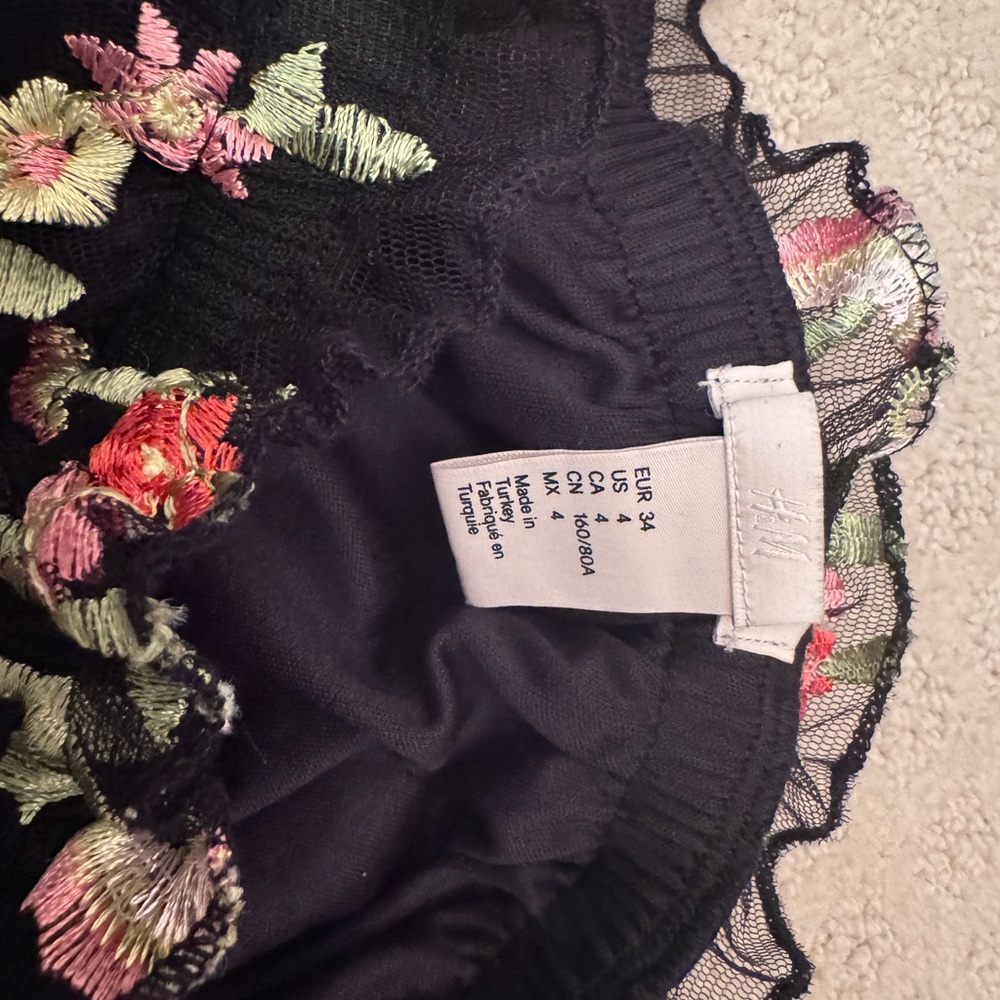 H&M embroidered cropped cap sleeve top